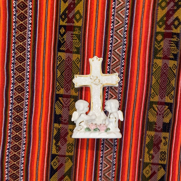 Vintage Porcelain Cross Figurine With Roses and 2 Angels - Picture 7 of 14